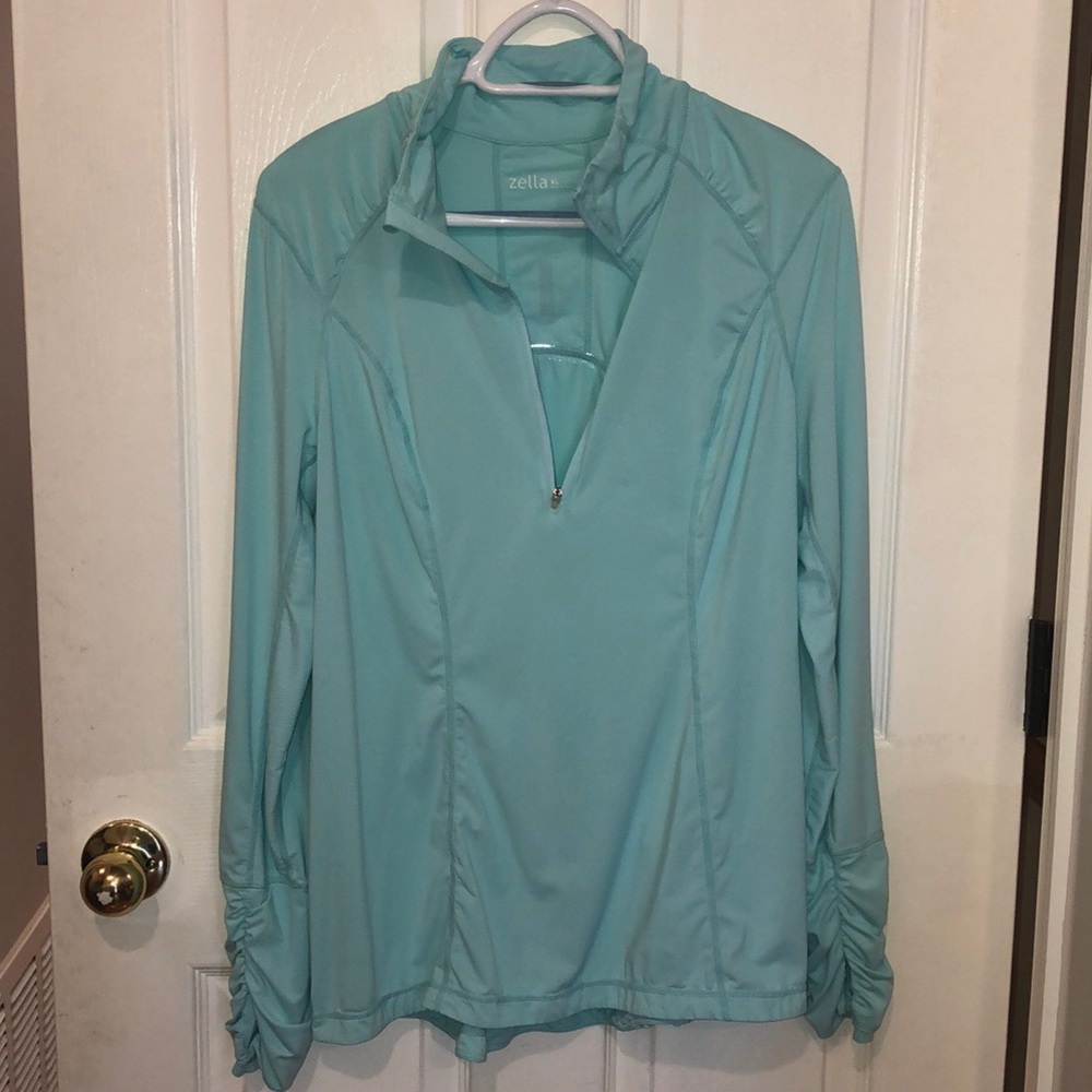 Zella mint green pullover with thumb hole cuffs.